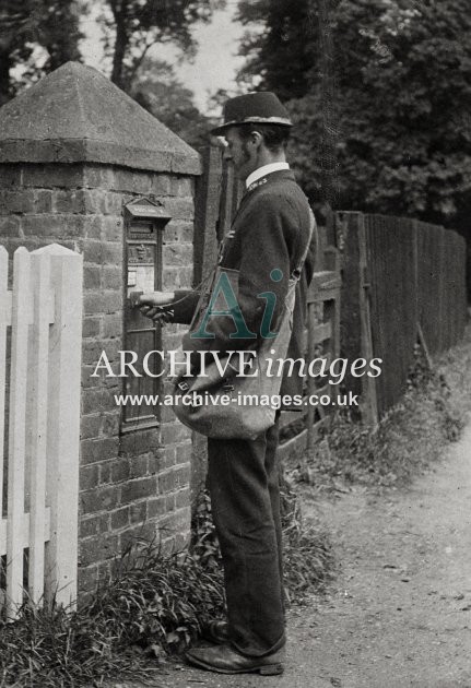 Edwardian Postman & Postbox MD