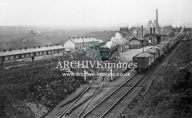 Seven Sisters Railway Stationn & Railway Terrace