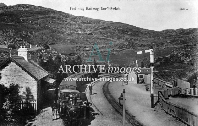 Tanybwlch Railway Station & FR Train